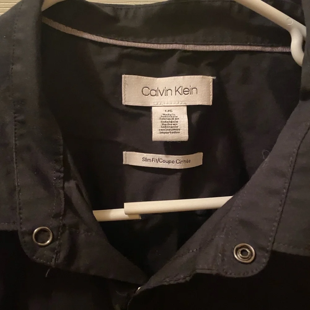 Calvin Klein slim fit button down shirt - Picture 3 of 3